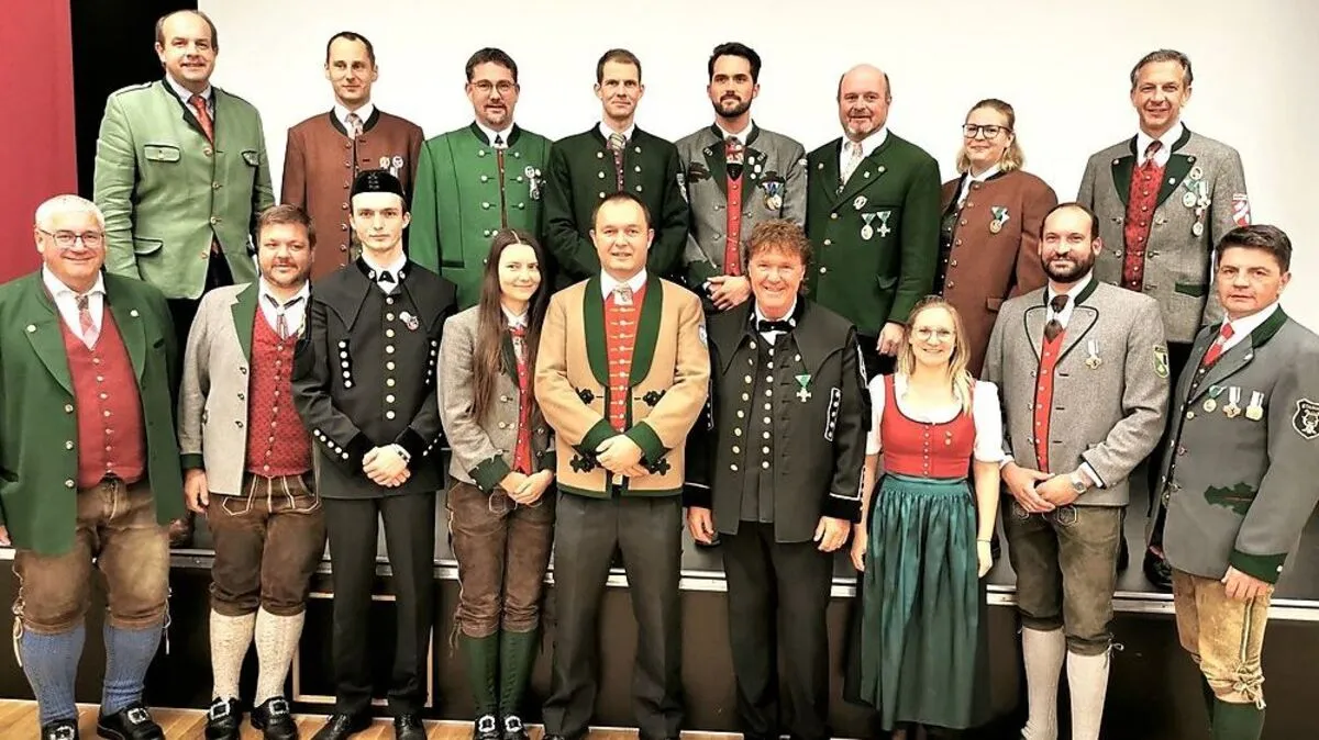 Bezirksobmann Wolfgang Wagner (1. Reihe links) mit seinem Vorstand 