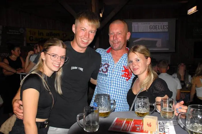 Dass das alljährliche Parkfest legendär ist, zeigte sich in den letzten Tagen, in denen sich das malerische Bauerndorf kurzum zur Partymeile verwandelte. 