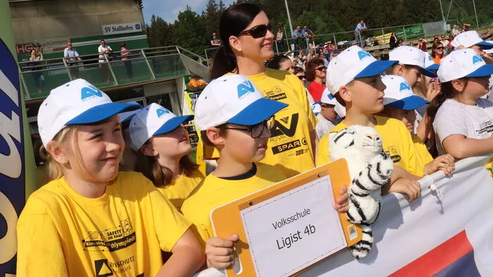 14 Klassenaus dem Bezirk Voitsberg traten bei der Kindersicherheitsolympiade im Freizeitzentrum Stallhofen an.