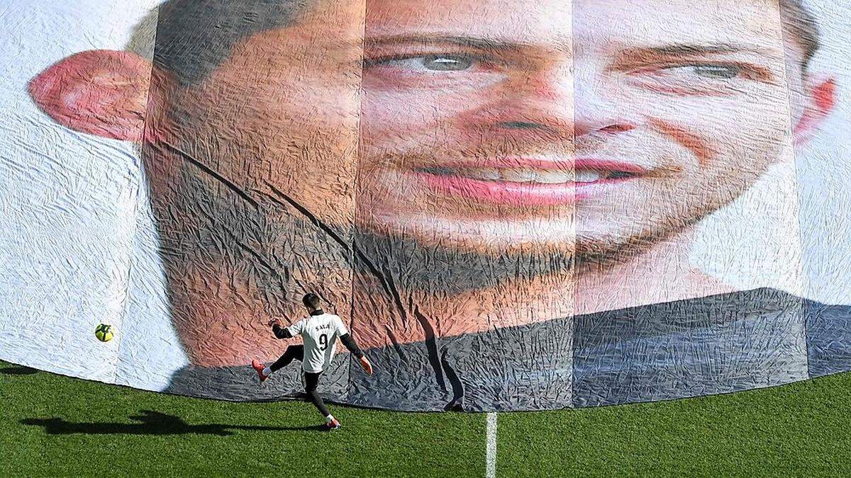 Auf vielen Fußballplätzen auf der ganzen Welt wurde Emiliano Sala gedacht