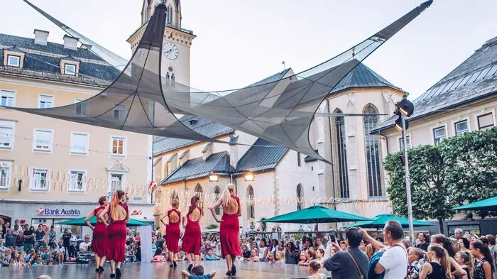 Auf dem Rathausplatz wurde ein buntes Rahmenprogramm geboten