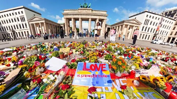 Das Brandenburger Tor nach dem CSD-Anschlag