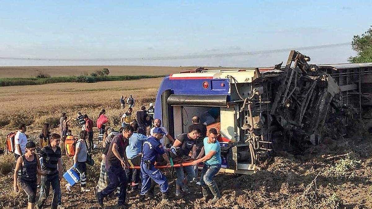 Rettungseinsatz nach dem Zugsunglück 