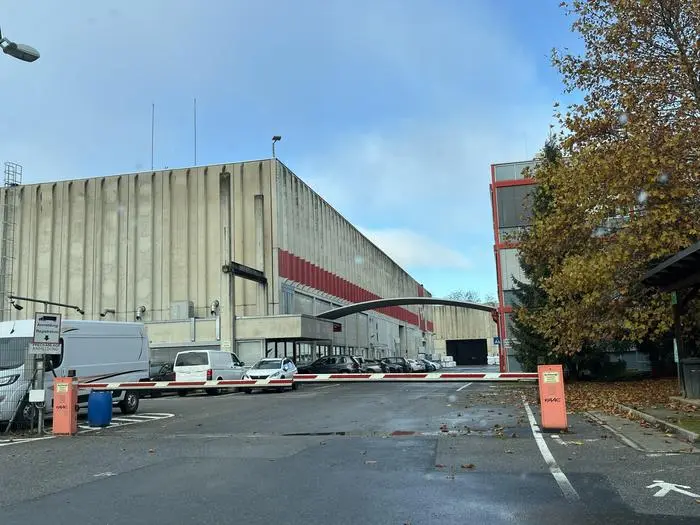 Am Standort in Wollsdorf werden 150 Arbeitskräfte entlassen