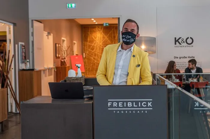 Wie hier das Cafe Freiblick. Geschäftsführer Philipp Pronegg freut sich: "Für den Vormittag ist jeder Platz reserviert."