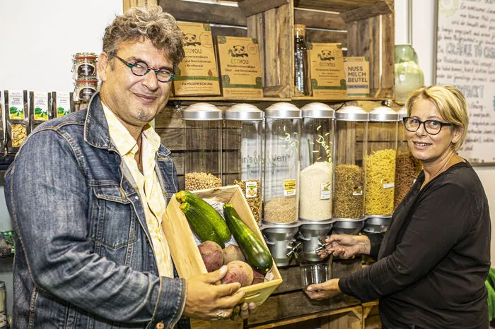 Roland Jaritz und Ingun Kluppenegger sind mit ihrem Unverpackt-Laden "Dein's und Mein's" auf der Messe vertreten.