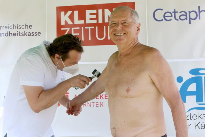 Die kostenlosen Hautuntersuchungen im Strandbad führte der Althofener Dermatologe Martin Inzinger durch.