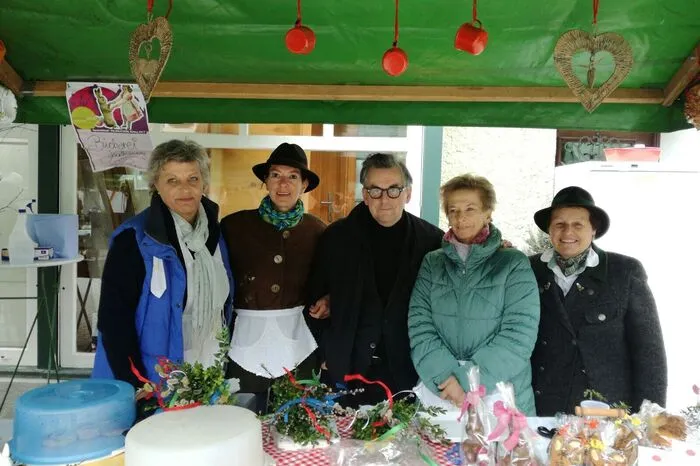 Das Team der Bücherei Kalwang freute sich über den Besuch von Johannes Silberschneider an ihrem Stand.