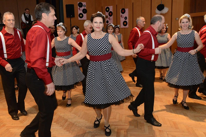 Balleröffnung durch den Auftritt der Auftrittsgruppe der Dance Company