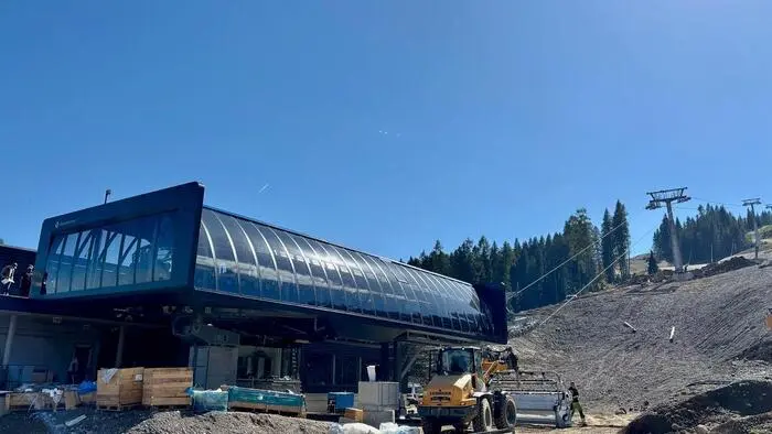 Bei der Talstation der Treßdorfer Almbahn sind die finalen Bauarbeiten im Gange