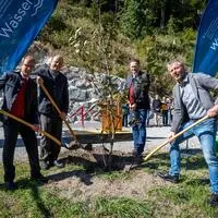 Johann Kraler, Josef Geisler, Norbert Totschnig und Franz Schneider bei der Fertigstellungsfeier in Heinfels