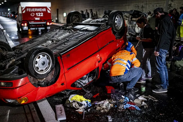 Bei den Fahrzeugen waren die Unfallsituationen täuschend echt.