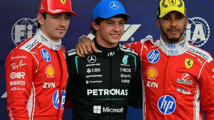 Kimi Antonelli zwischen den beiden Ferrari-Piloten Charles Leclerc und Lewis Hamilton – dieses Trio steht in der Gunst der Tifosi ganz oben 