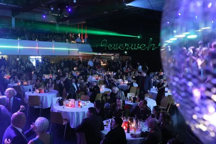 In der geschmackvoll dekorierten Stadthalle erlebten rund 2000 Gäste aus nah und fern eine feurige Ballnacht.
