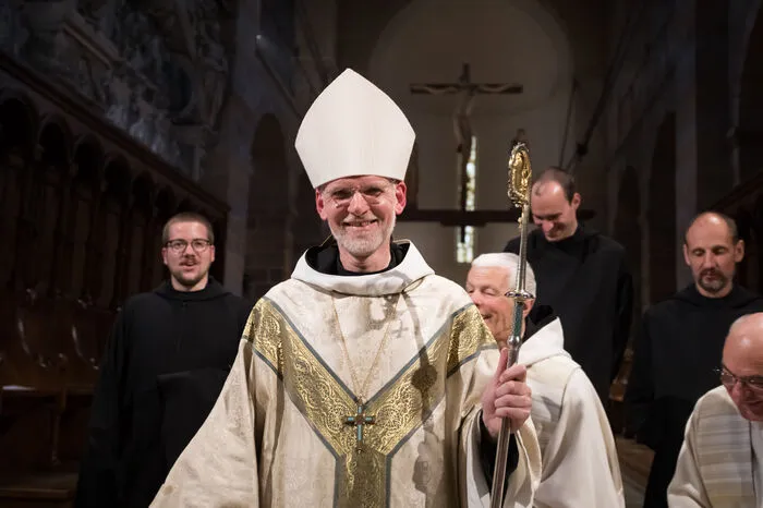 Der Leitspruch des neuen Abtes ist:„Amore Christi“ –was als „Liebe Christi“ und als „Liebe zu Christus“ verstanden werden kann. Pater Johannes wurde 1963 in Graz geboren, sein älterer Bruder ist ebenfalls Mönch in Seckau. Nach Kaplansjahren in Heiligenkreuz am Waasen und in Fohnsdorftrat er 1999 in die Abtei ein.
