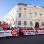     Menschenkette vor dem Start der Herbstlohnrunde: Gewerkschaft wirft der Regierung im Kampf gegen die Teuerung Untätigkeit vor