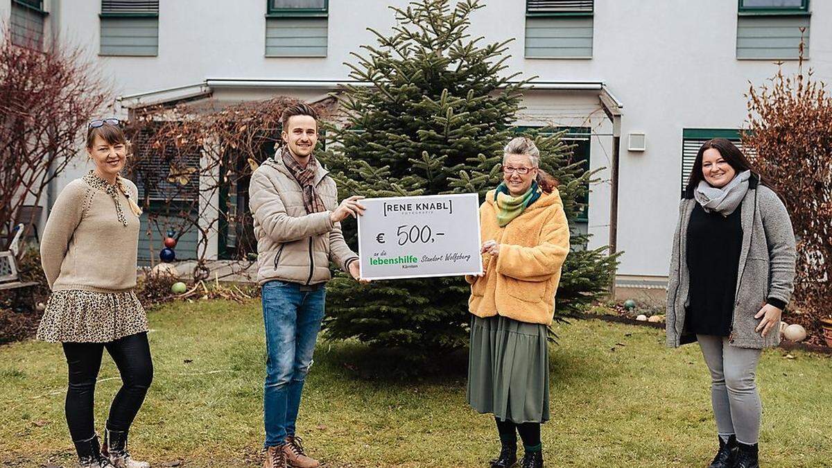 Rene Knabl übergab 500 Euro an die Lebenshilfe Wolfsberg