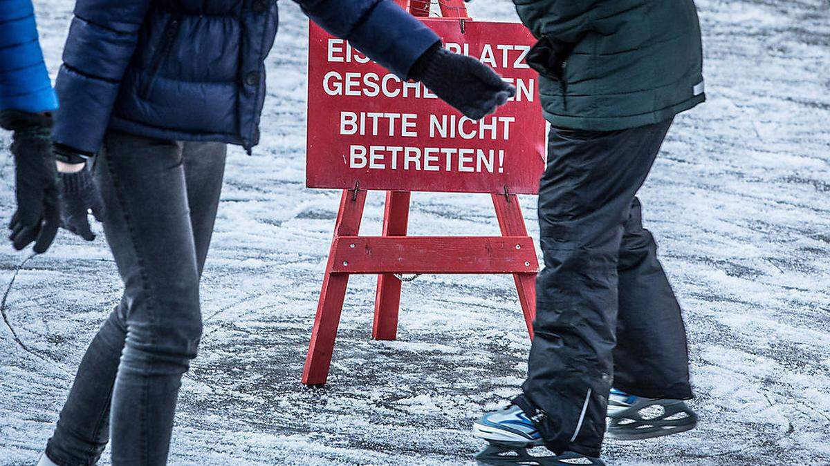 Was passiert, wenn Gäste trotz Covid-Verbots Eisflächen betreten?