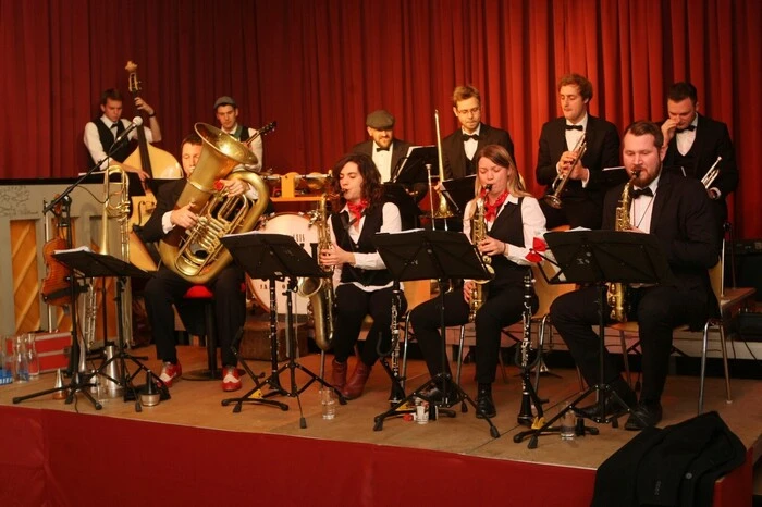 Für die gute Unterhaltung sorgte Eddie Luis mit „Die Gnadenlosen XL“ und die Gruppe „The Lindy Cats“ aus Graz.