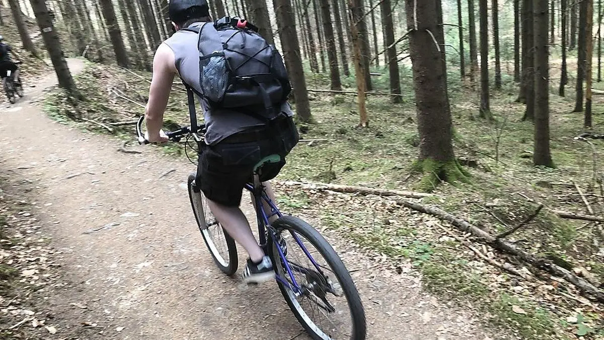 Trotz Verbots sind auf dem Kreuzbergl - und auch in anderen Wäldern in und um Klagenfurt Radfahrer unterwegs