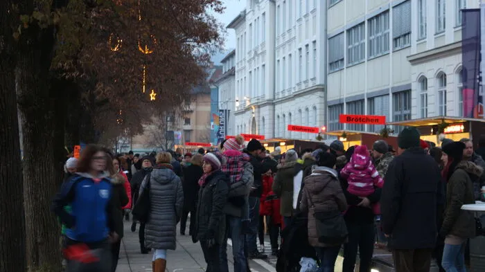 Am Sonntag veranstaltete die Stadtfeuerwehr Weiz ihren 64. Nikolomarkt in der Europa-Allee.