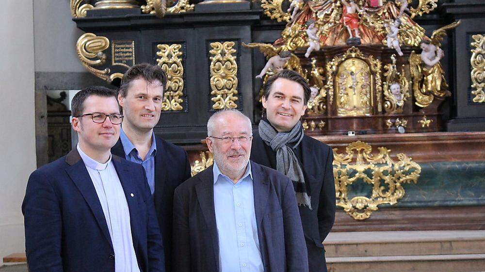 Pfarrer Johannes Freitag, Norbert Pint, Willi Bernhardt, Architekt Michael Lingenhöle (von links)