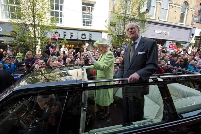 Prinz Philip, Ehemann von Königin Elizabeth, ist im Alter von 99 Jahren gestorben. Das teilte der Buckingham Palace am Freitag mit.