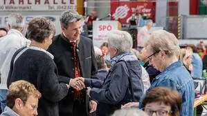 „Alles, alles Gute“: Zig-fach hörte SPÖ-Chef und Landeshauptmann Daniel Fellner das bei der 1. Mai-Feier in Völkermarkt 