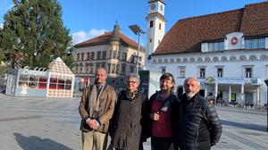 KP-Stadtrat Werner Murgg mit den Anrainern Eva Reiter, Barbara Kraus und Gerhard Pfaller
