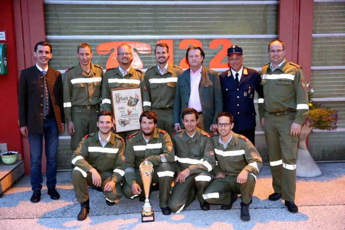 Übrigens: Beim FF-Abschnittsleistungsbewerb am Samstagnachmittag hatten die Blauröcke aus Straßburg (Foto) klar die Nase vorne. Platz 2: FF Thalsdorf, Platz 3: FF Treffelsdorf. Und mit der „Roten Laterne“ mussten die Florianijünger aus Brückl die Heimreise antreten.