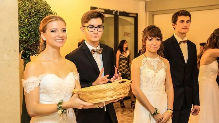 "No motto - but a pinch of gold" unter diesem Titel feierten die Maturantinnen und Maturanten des Abteigymnasiums Seckau ihre rauschende Ballnacht.