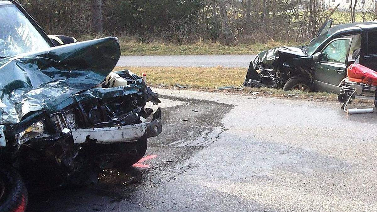 35 Feuerwehrleute waren nach dem Unfall im Einsatz