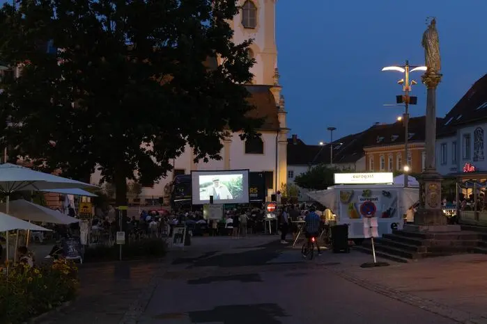  Ab 21:00 Uhr wurde die österreichische Komödie „Kopftuchmafia - Ein Stinatz Krimi“ gezeigt. 