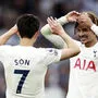 Dele Alli (rechts) gratulierte Goldtorschütze Heung-Min Son.