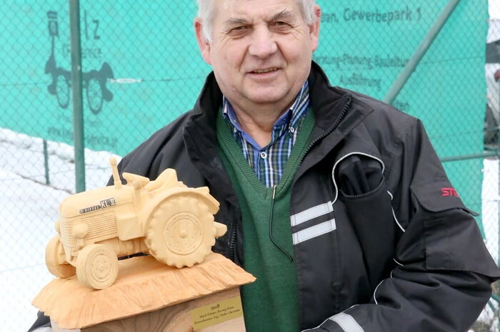 Obmann Hubert Untermoser (Foto) konnte dazu am Sonntag in aller Früh am Eisplatz bei der Mehrzweckhalle 20 Moarschaften willkommen heißen. 