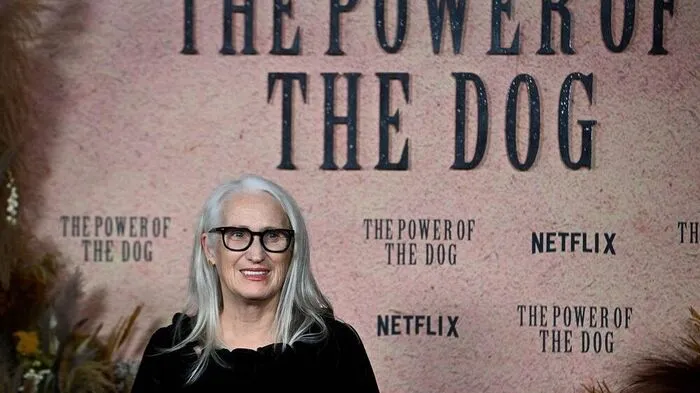 Regisseurin Jane Campions "The Power of the Dog" wurde als bestes Filmdrama prämiert. Zudem wurde die Neuseeländerin als beste Regisseurin ausgezeichnet. Abrufbar auf Netflix.