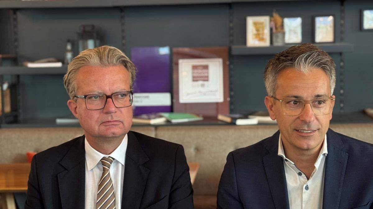 Landeshauptmann Christopher Drexler und Stadtrat Kurt Hohensinner (beide ÖVP) beim Pressegespräch im Kunsthauscafé 