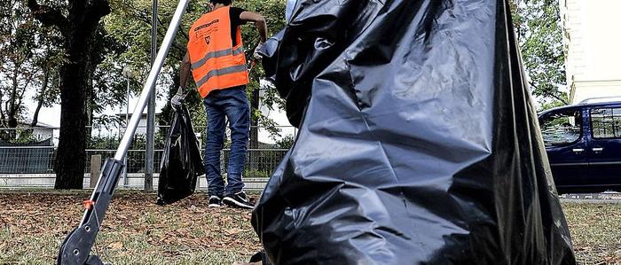 In Traiskirchen, wo SPÖ-Chef Babler Bürgermeister ist, helfen Asylwerber seit langem beim Müll sammeln