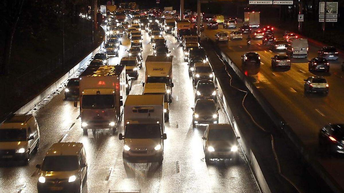 Verkehrschaos am Montag in der Früh rund um Paris 