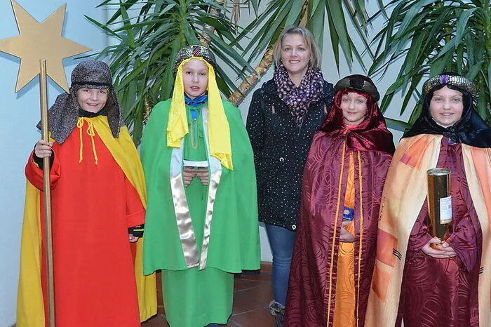 In der Pfarre Pöls verkündeten unter anderem Simon, Jakob, Marie und Sofie, am Foto mit Begleiterin Beatrice, die frohe Botschaft: "Vielen Menschen ist es wichtig, dass wir kommen. Manche hatten im Vorjahr das Gefühl, der Abschluss fürs Weihnachtsfest fehlt, weil wir nicht da waren."