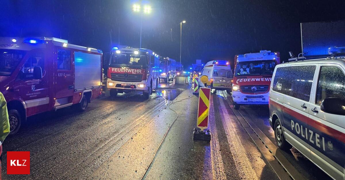 Drei-Pkw-verkeilten-sich-im-Baustellenbereich-ineinander