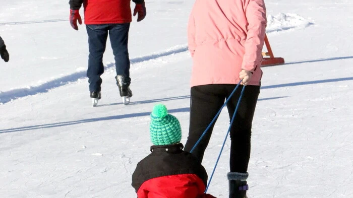 Die Minustemperaturen machen es möglich. Neben dem „Radlerstop“ in Unterbergen nahe der Bezirkshauptstadt ist seit Mittwoch 9 Uhr nun auch der Hörzendorfer See nahe Tanzenberg zum Eislaufen freigegeben.