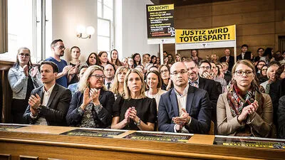 Mehr als 100 Richter und Staatsanwälte protestierten gegen die Sparpläne