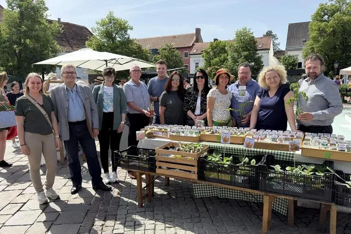 Hier konnten Kinder spielerisch die Welt der Pflanzen entdecken und ihre Liebe zur Natur entfalten. Veranstaltet wurde der Pflanzenmarkt vom Stadtmarketing Fürstenfeld-Duo Barbara Wagner und Markus Jahn.