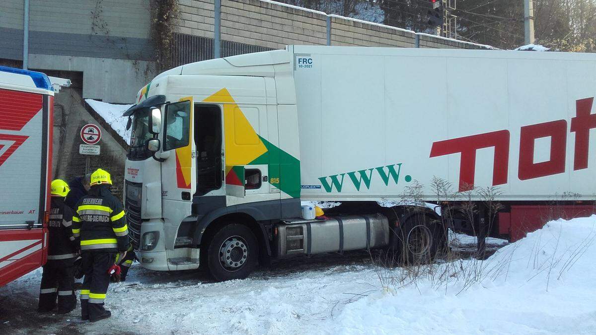 Lkw-Bergung am Parkplatz