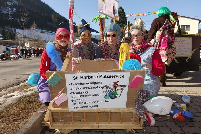 Beim "St. Barbara Putzservice" konnte man eine Reformreinigung oder das Kehren vor der eigenen Haustür bestellen.