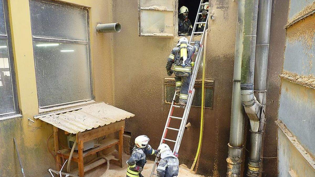 Die Feuerwehr war mit 30 Mann im Einsatz