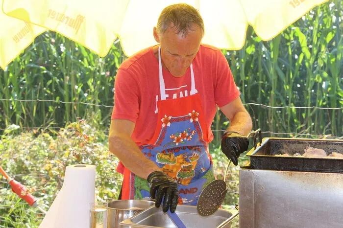 Am Menüplan standen regionale Speisen, die frisch zubereitet wurden. Zum Beispiel Rehspieß oder Pulled Pork.