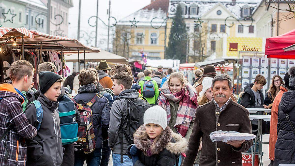 Gute Stimmung am Nikolomarkt in Völkermarkt