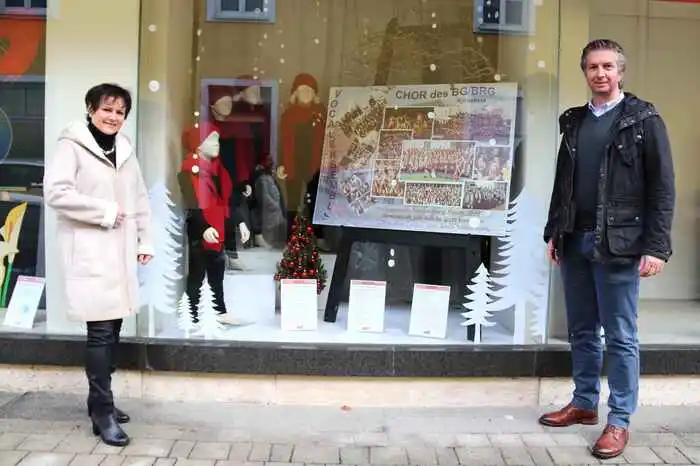 27 heimische Künstler, Vereine und Schulen zeigen verschiedene Werke. „Es ist schön zu sehen, wie interessiert die Bevölkerung schon beim Erstellen der Schaufenster reagiert hat", so Initiatorin Ingrid Kaltenegger. 